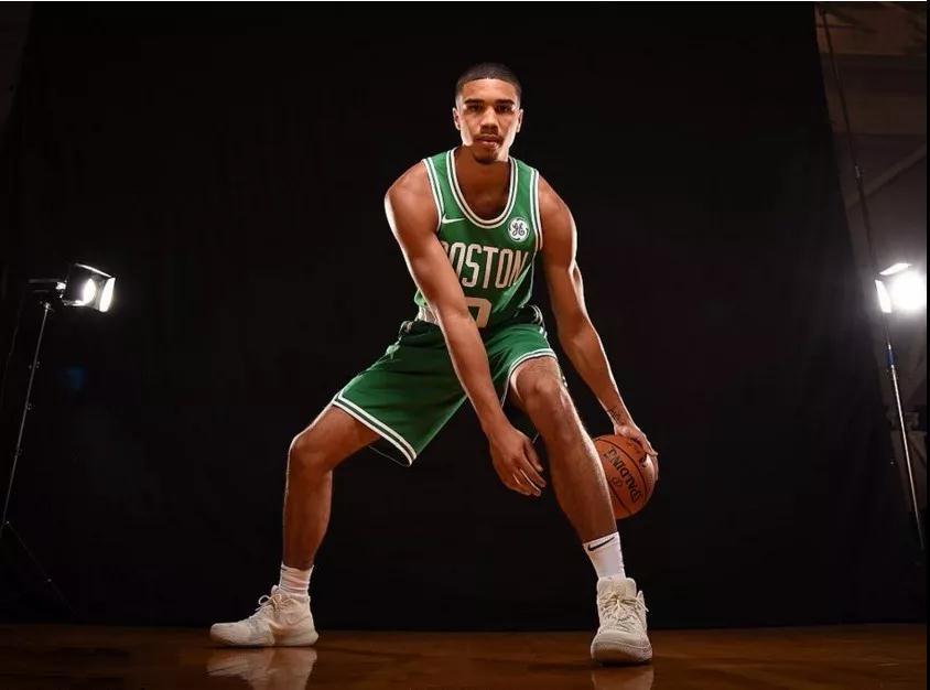 女队在训练 女队在训练